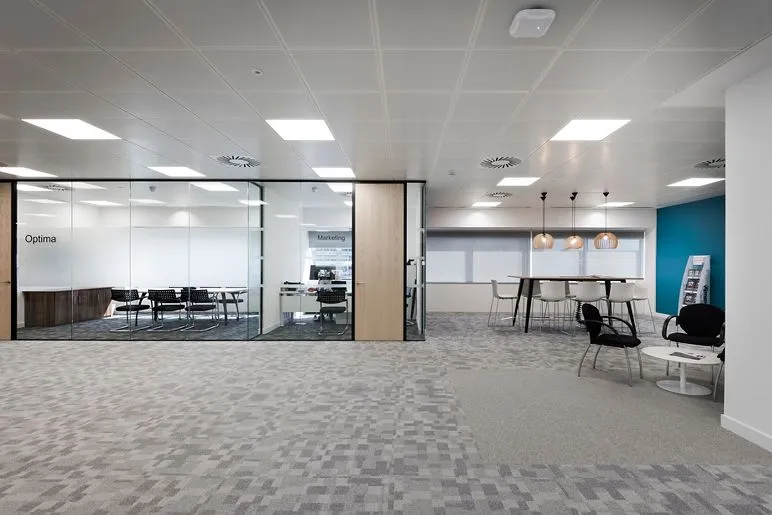 Потолок Armstrong в зоне Марек Сикора